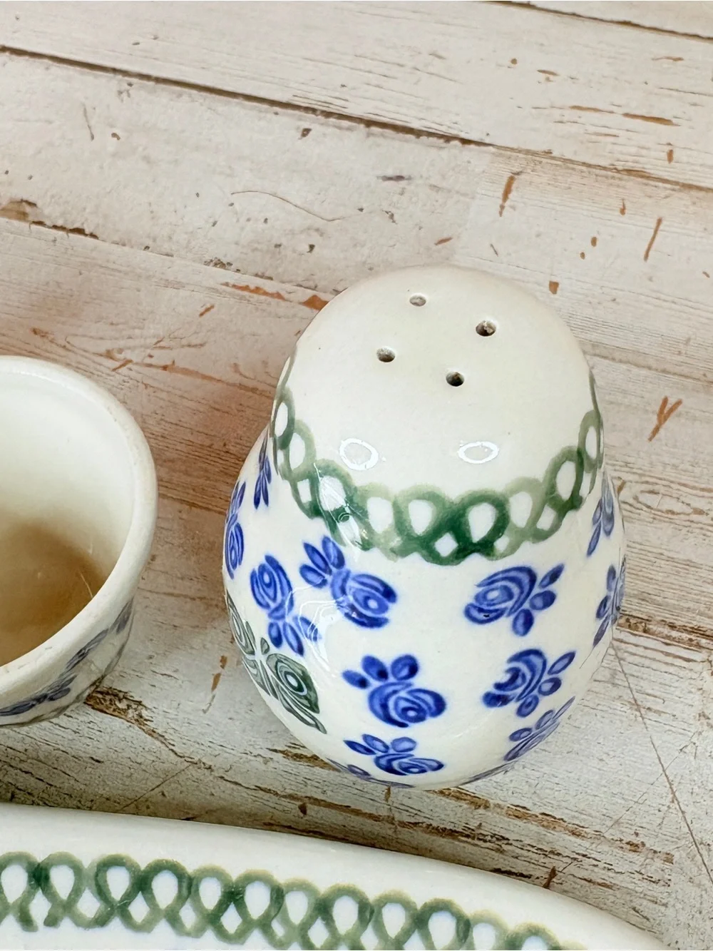 POLISH POTTERY Salt Pepper Shakers Set Tray Napkin Holder Boleslawiec Flowers